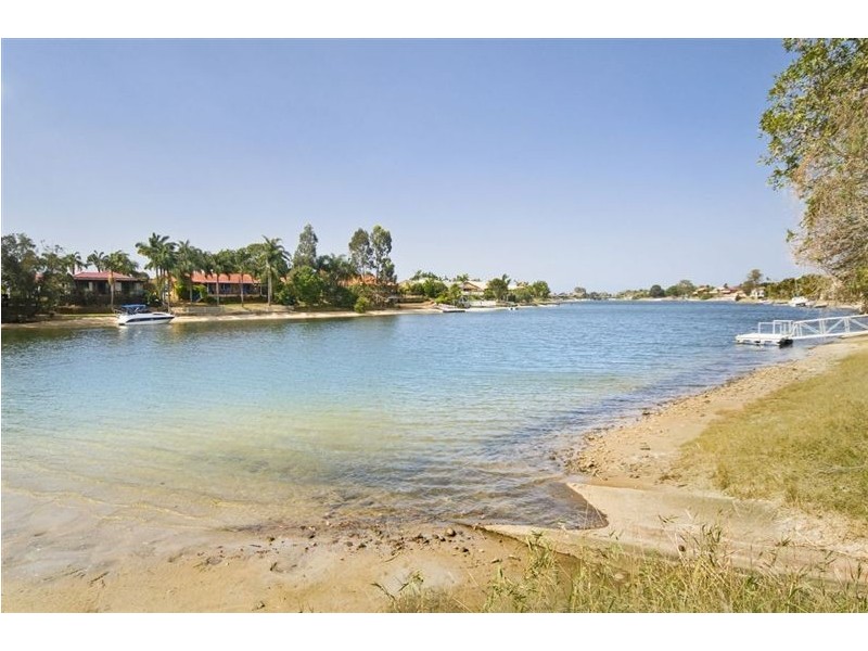 2 Wanneroo Court, Mermaid Waters QLD 4218