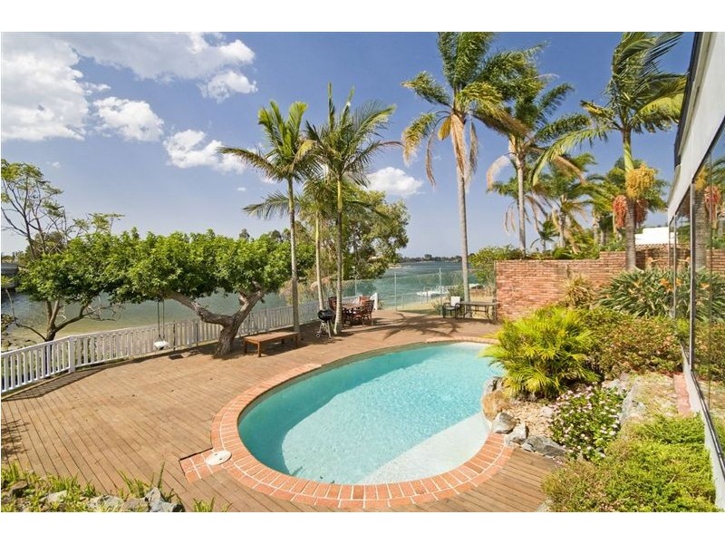 2 Wanneroo Court, Mermaid Waters QLD 4218