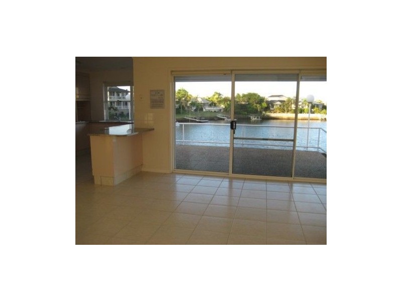 8 Portobello Drive, Mermaid Waters QLD 4218