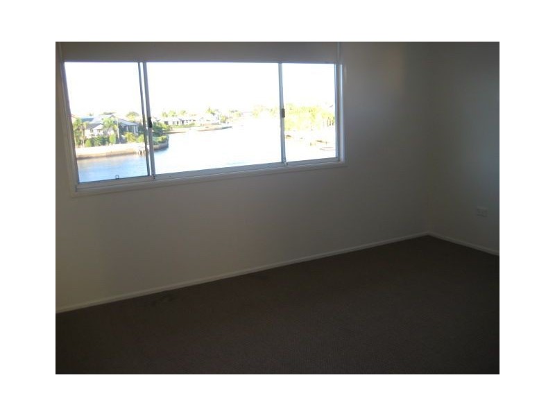 8 Portobello Drive, Mermaid Waters QLD 4218