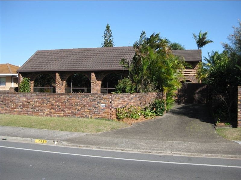 235 Sunshine Boulevard, Mermaid Waters QLD 4218