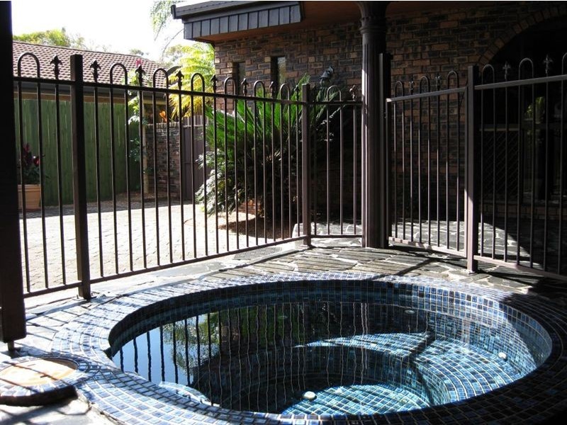 235 Sunshine Boulevard, Mermaid Waters QLD 4218