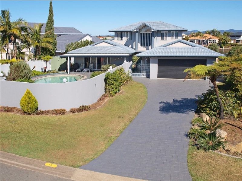 15 San Simeon Drive, Clear Island Waters QLD 4226