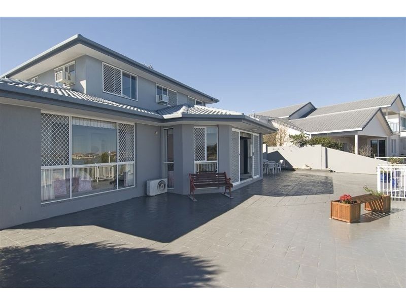 15 San Simeon Drive, Clear Island Waters QLD 4226