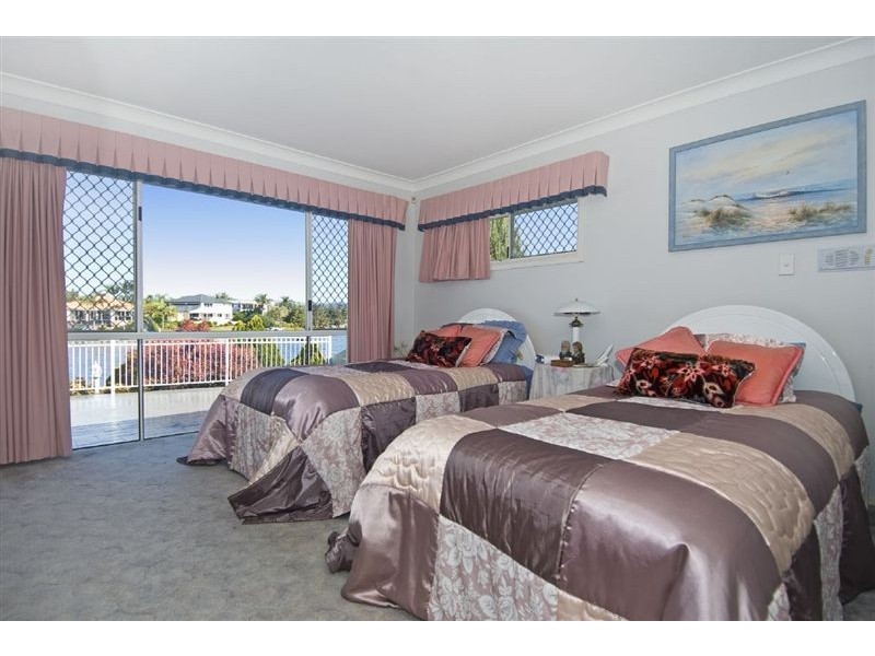 15 San Simeon Drive, Clear Island Waters QLD 4226