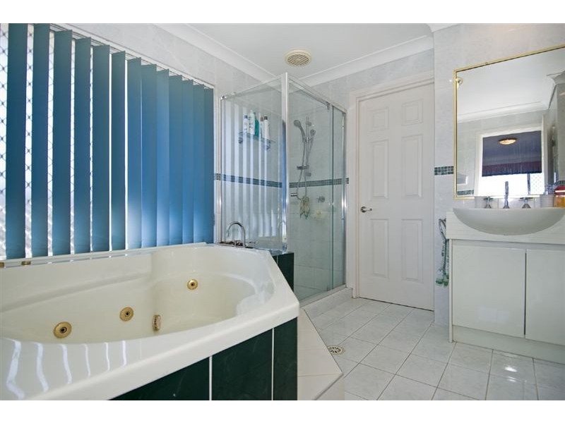 15 San Simeon Drive, Clear Island Waters QLD 4226