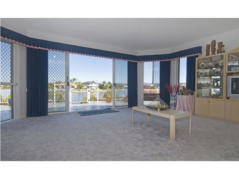 15 San Simeon Drive, Clear Island Waters QLD 4226