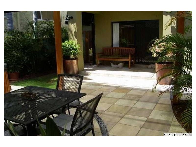 1/74 Heeb Street, Benowa QLD 4217