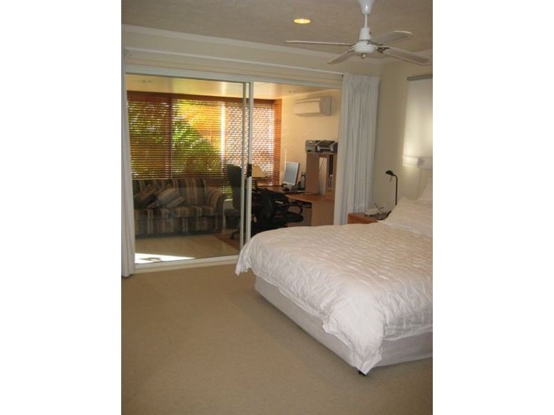 1 Park Avenue, Broadbeach Waters QLD 4218