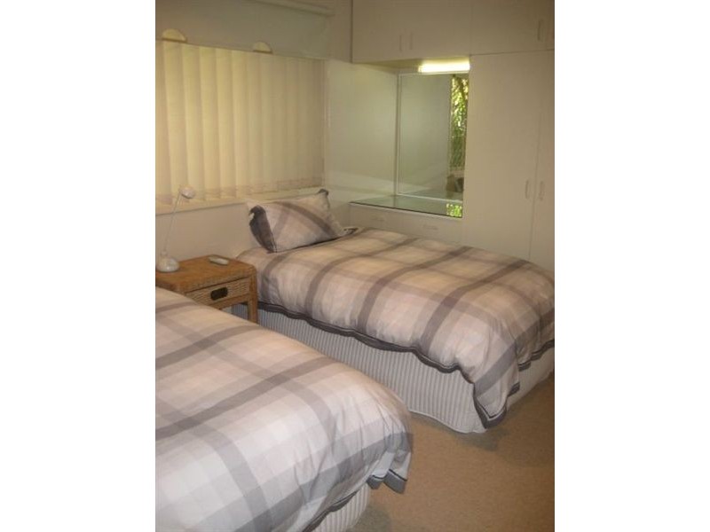 1 Park Avenue, Broadbeach Waters QLD 4218