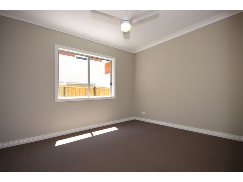 2/13 Andromeda Parade, Robina QLD 4226