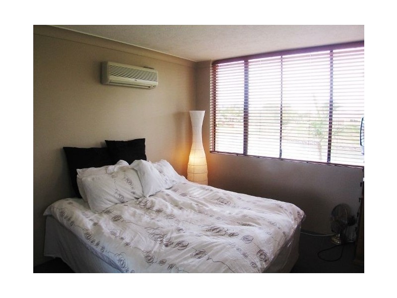 1/18 Sunshine Boulevard, Broadbeach Waters QLD 4218