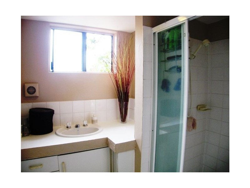 1/18 Sunshine Boulevard, Broadbeach Waters QLD 4218