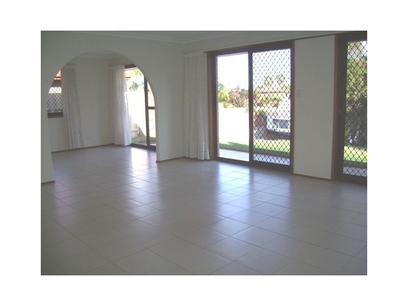 74 Markeri Street, Mermaid Waters QLD 4218