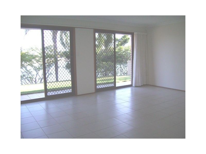 74 Markeri Street, Mermaid Waters QLD 4218