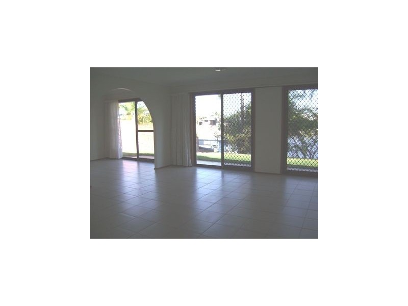 74 Markeri Street, Mermaid Waters QLD 4218