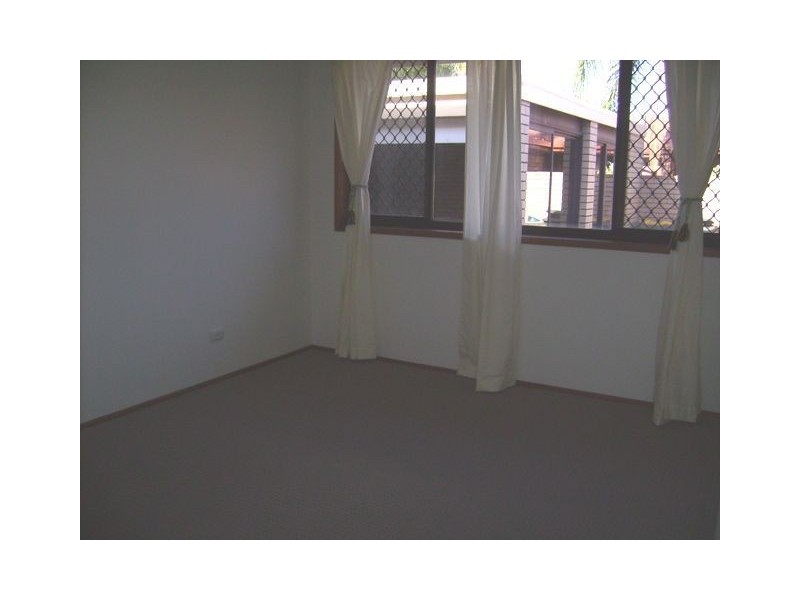 74 Markeri Street, Mermaid Waters QLD 4218