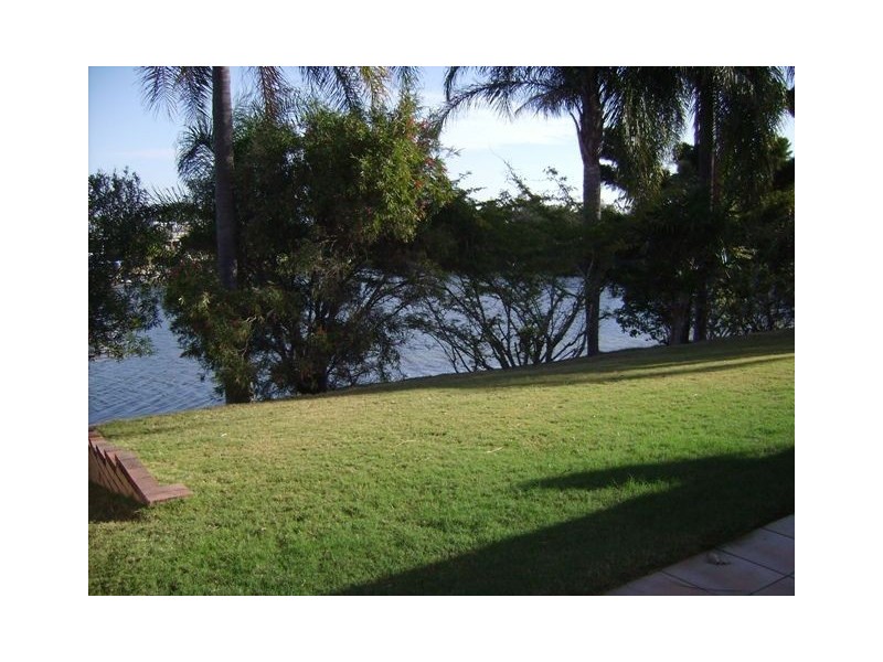 74 Markeri Street, Mermaid Waters QLD 4218