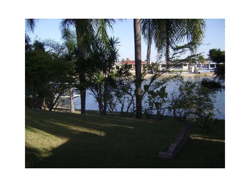 74 Markeri Street, Mermaid Waters QLD 4218