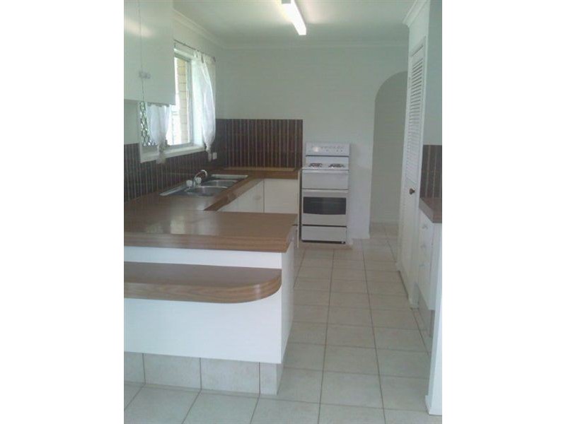 25 Weatherly Avenue, Mermaid Waters QLD 4218