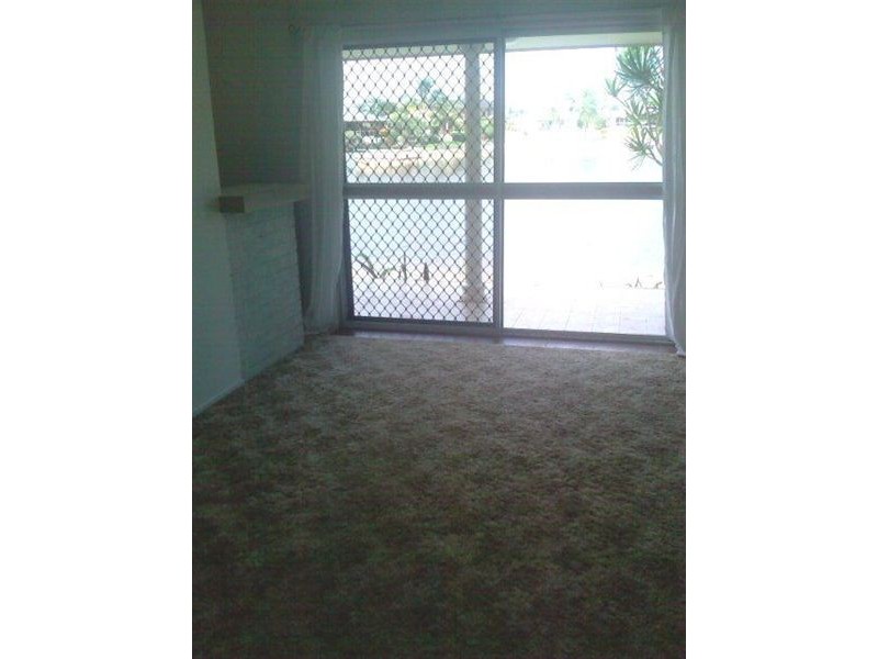 25 Weatherly Avenue, Mermaid Waters QLD 4218