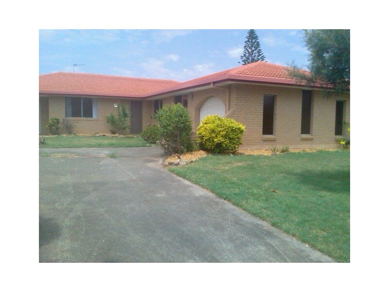 25 Weatherly Avenue, Mermaid Waters QLD 4218