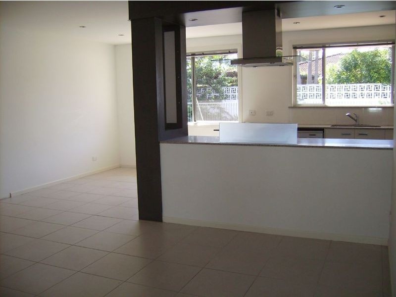 9 Coogeen Street,, Sorrento QLD 4217