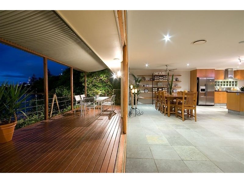 4 Beverley Crescent, Broadbeach Waters QLD 4218