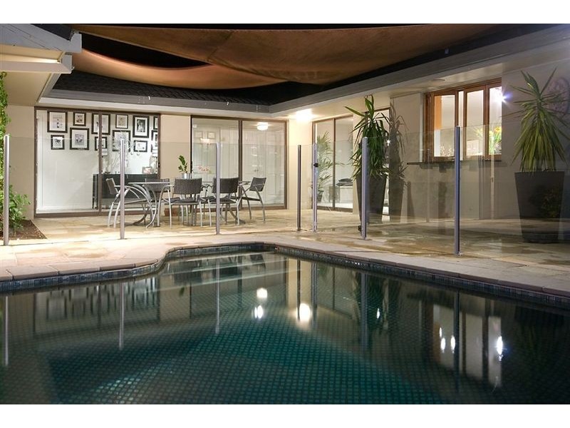 4 Beverley Crescent, Broadbeach Waters QLD 4218