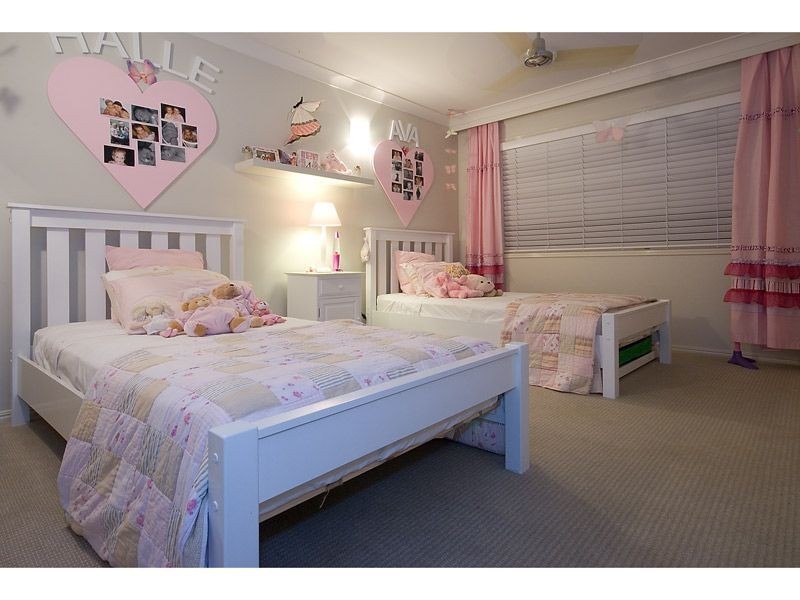 4 Beverley Crescent, Broadbeach Waters QLD 4218