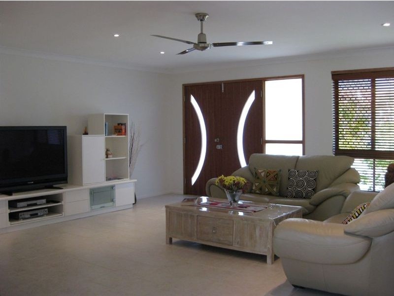 68 Volante Crescent, Mermaid Waters QLD 4218