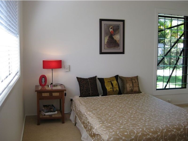 68 Volante Crescent, Mermaid Waters QLD 4218