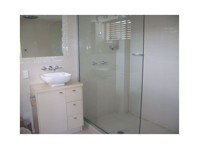 41 Allambi Avenue, Broadbeach Waters QLD 4218