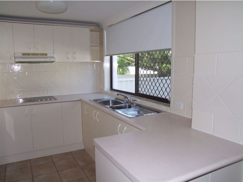 2/2 Karbunya, Mermaid Waters QLD 4218