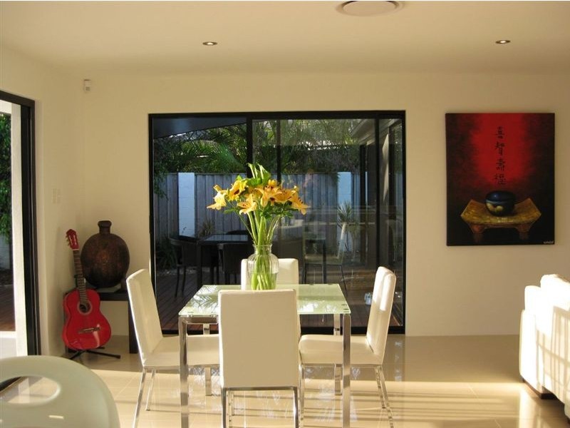 3 Maureen Court, Broadbeach Waters QLD 4218