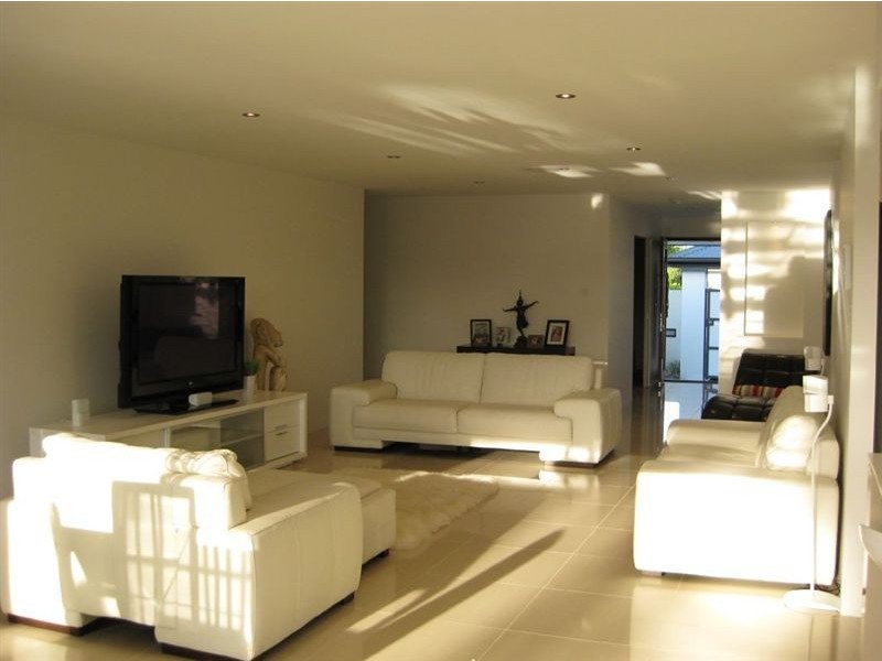 3 Maureen Court, Broadbeach Waters QLD 4218