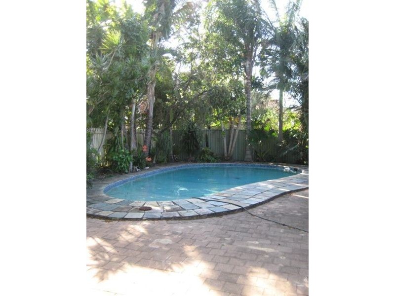 16 Adams Avenue, Miami QLD 4220