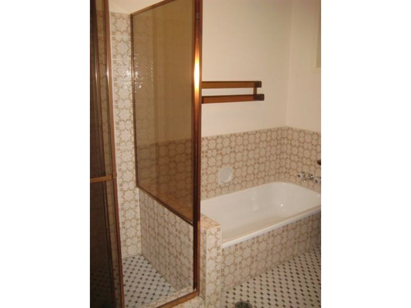 16 Adams Avenue, Miami QLD 4220