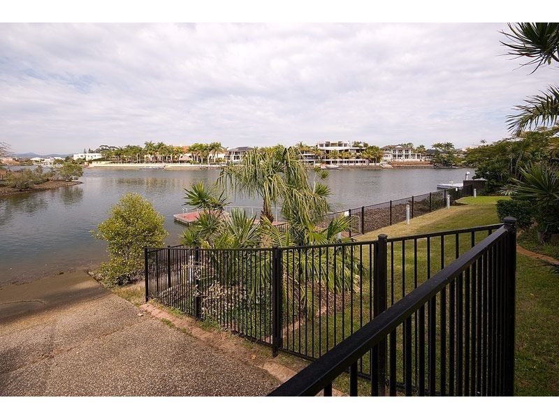 333 Monaco Street, Broadbeach Waters QLD 4218