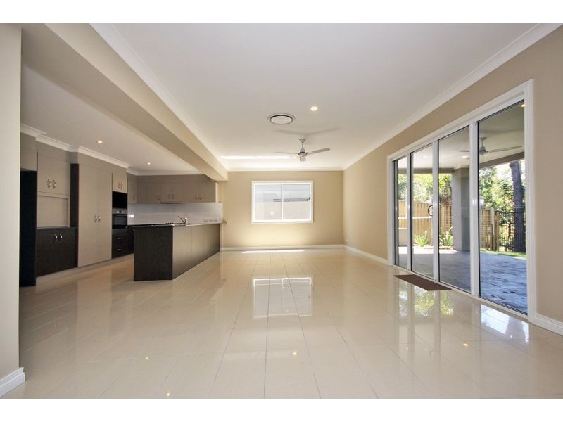 4/11 Andromeda Parade, Robina QLD 4226