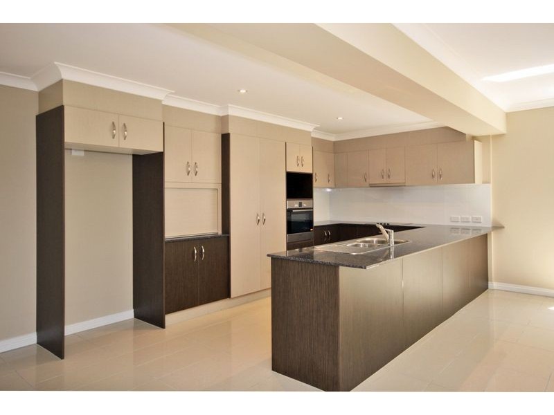 4/11 Andromeda Parade, Robina QLD 4226