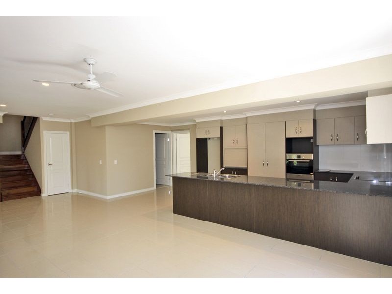 4/11 Andromeda Parade, Robina QLD 4226