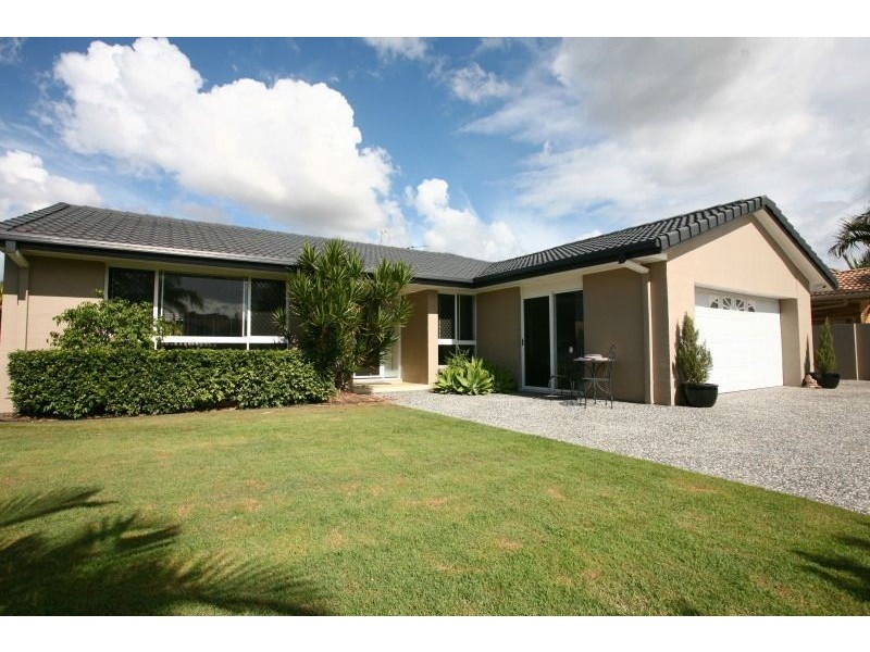 140 Santa Cruz Boulevard, Clear Island Waters QLD 4226