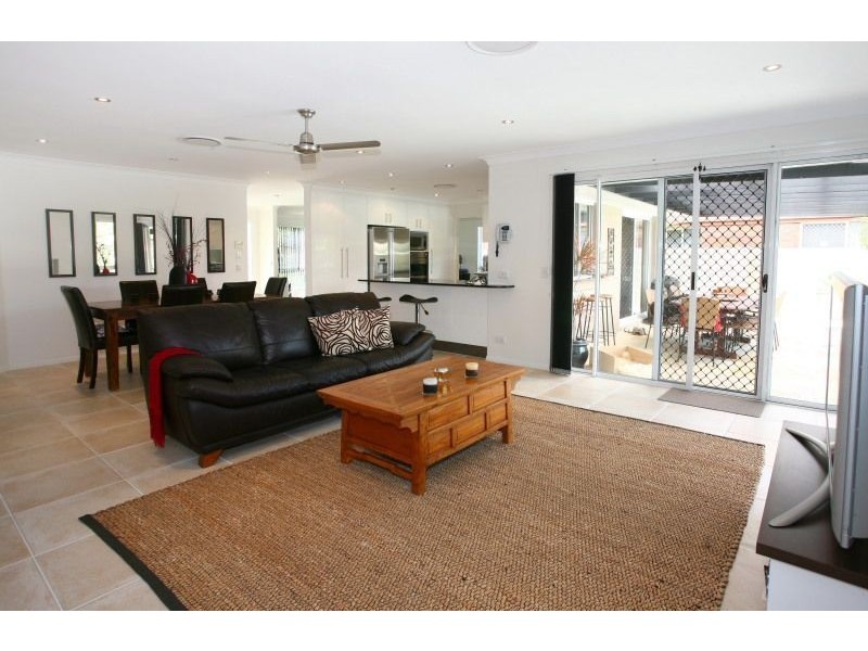 140 Santa Cruz Boulevard, Clear Island Waters QLD 4226