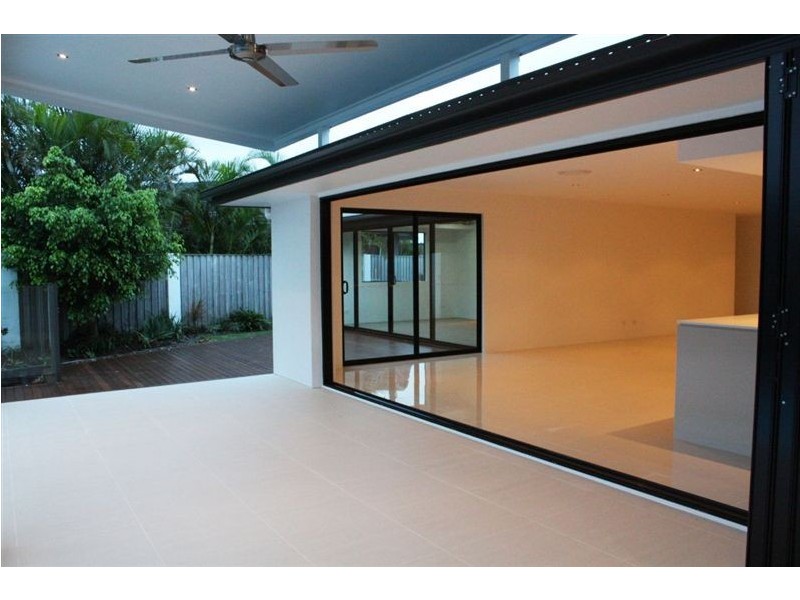 3 Maureen Court, Broadbeach Waters QLD 4218