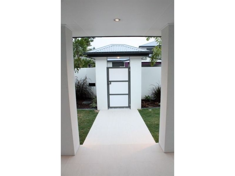 3 Maureen Court, Broadbeach Waters QLD 4218