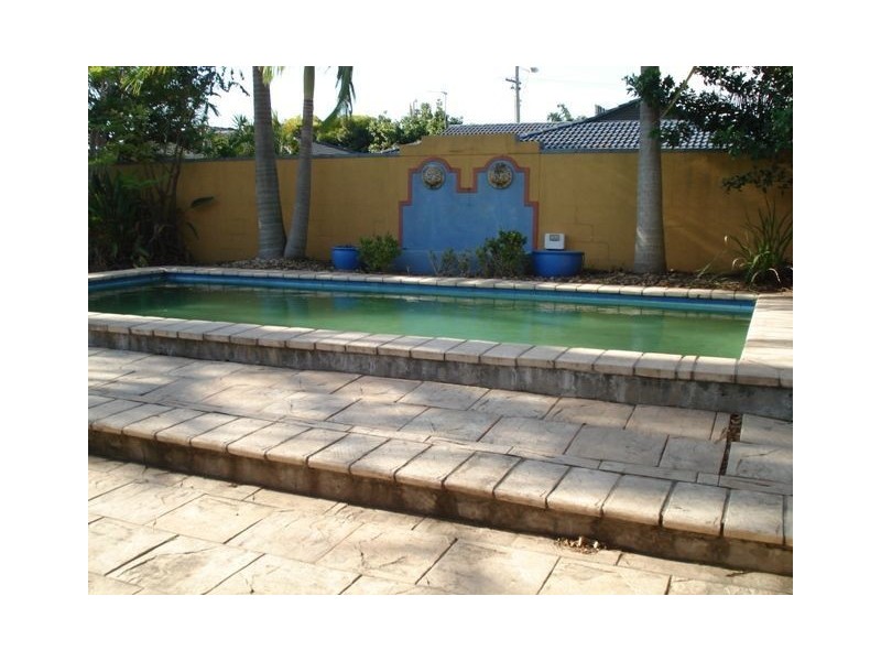 11 Coogeen Street, Sorrento QLD 4217