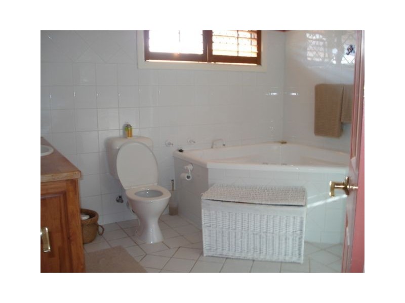 11 Coogeen Street, Sorrento QLD 4217