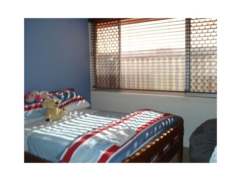 11 Coogeen Street, Sorrento QLD 4217