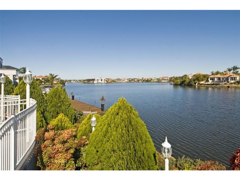 15 San Simeon Drive, Clear Island Waters QLD 4226